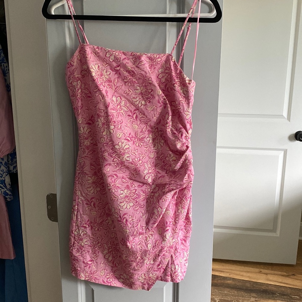 Pink floral dress with details on the side